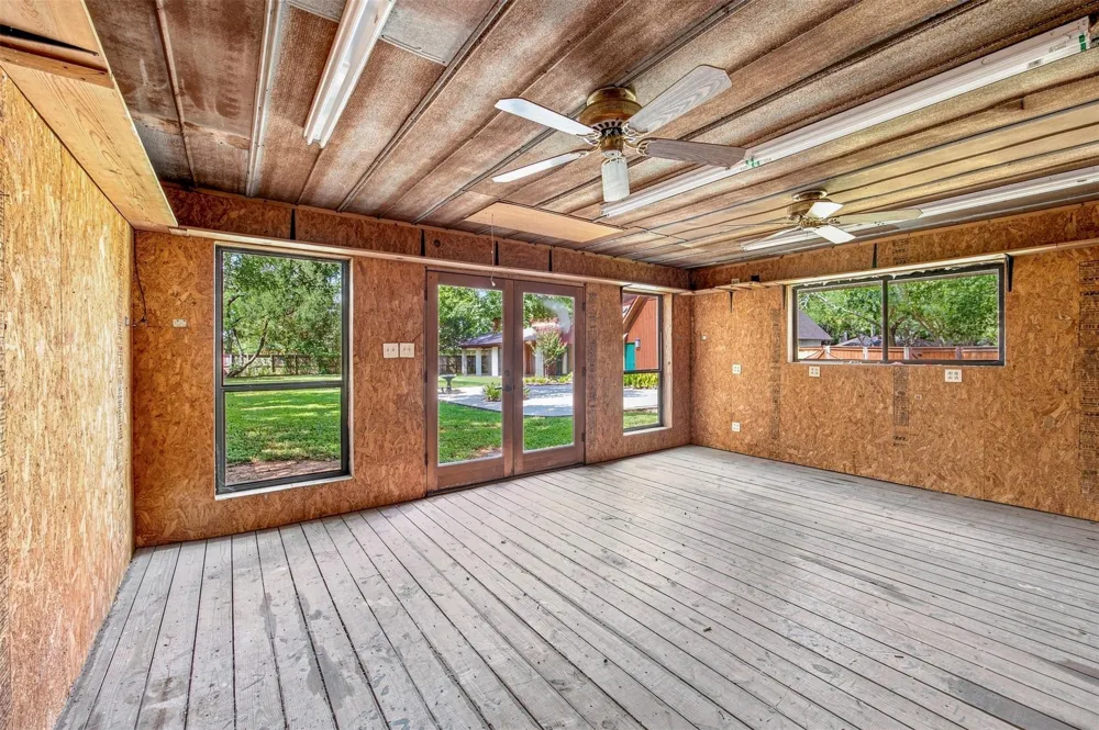 221 Montwood Seguin, TX 78155