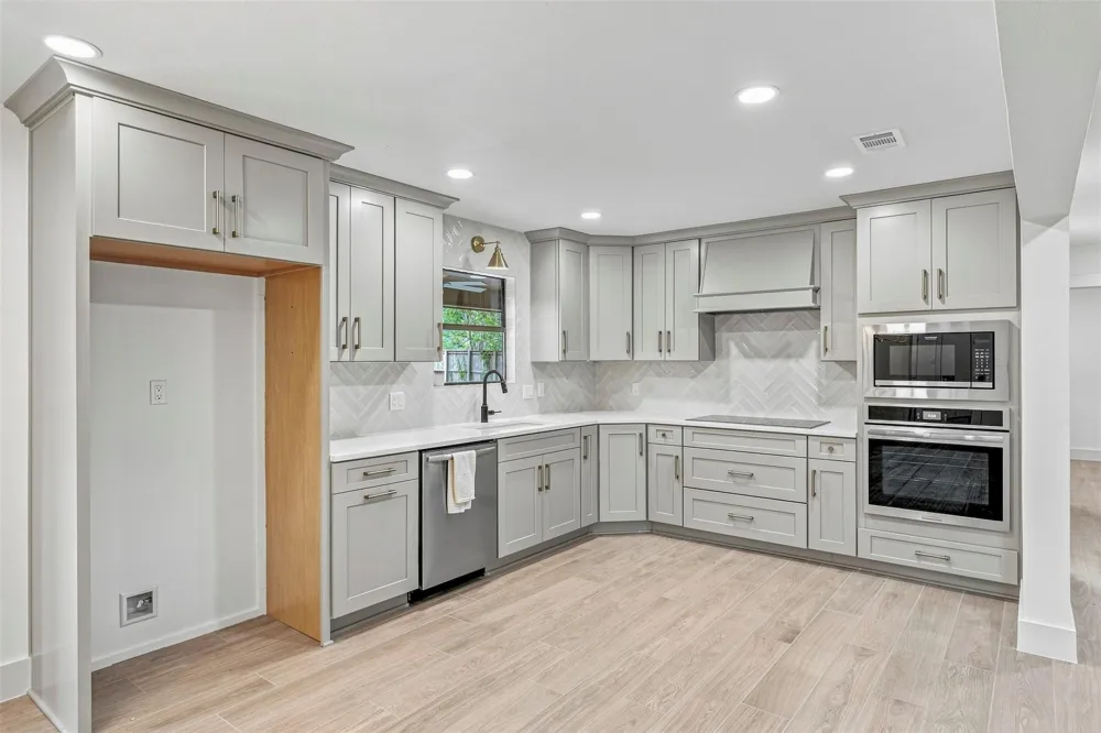 221 Montwood Seguin, TX 78155