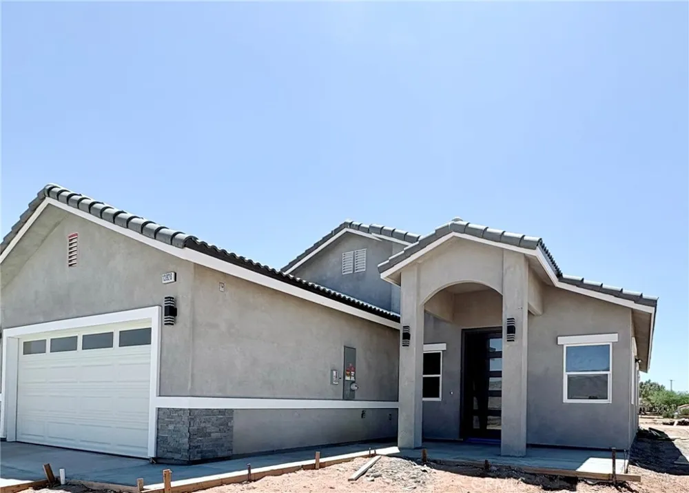 13928 Patomac Road Apple Valley, CA 92307