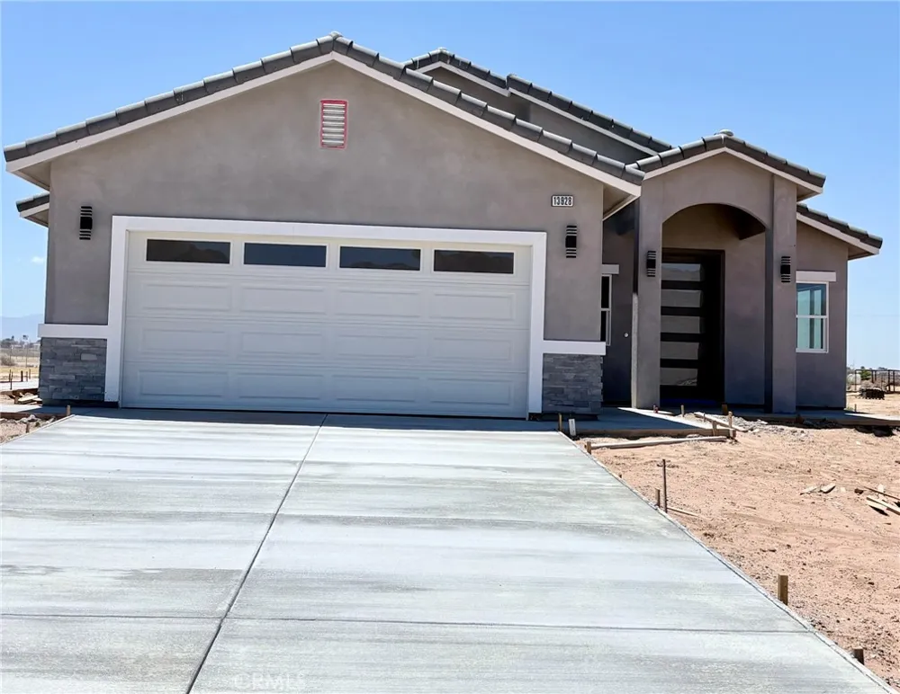 13928 Patomac Road Apple Valley, CA 92307