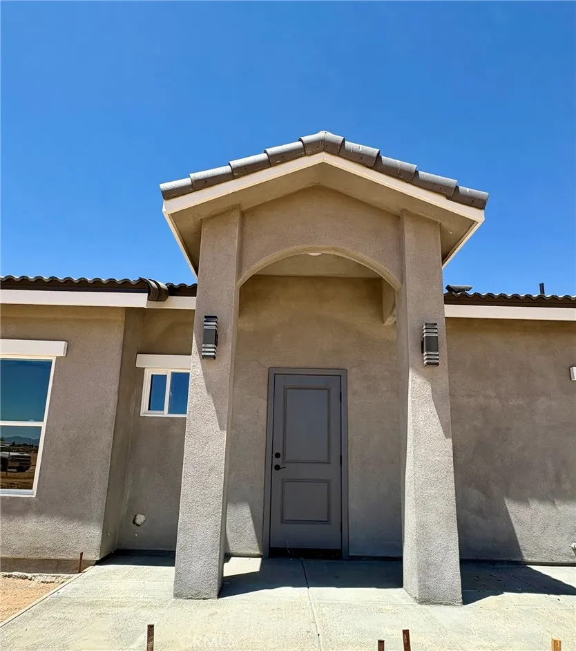 13928 Patomac Road Apple Valley, CA 92307