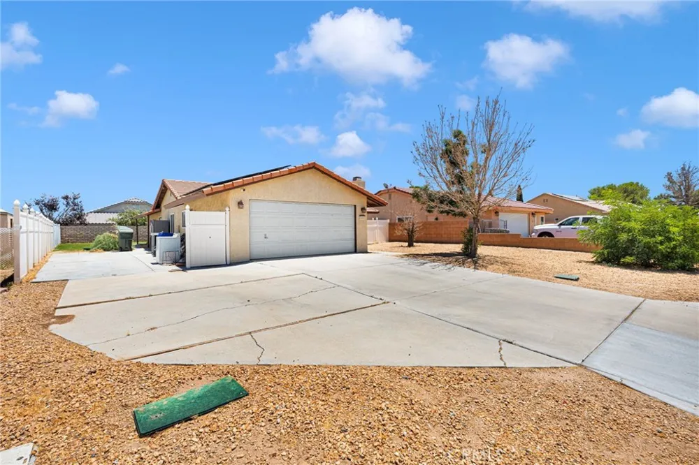 26681 Topsail Lane Helendale, CA 92342