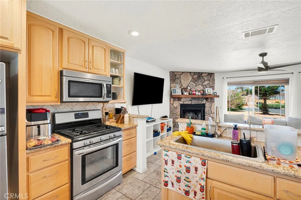 26681 Topsail Lane Helendale, CA 92342