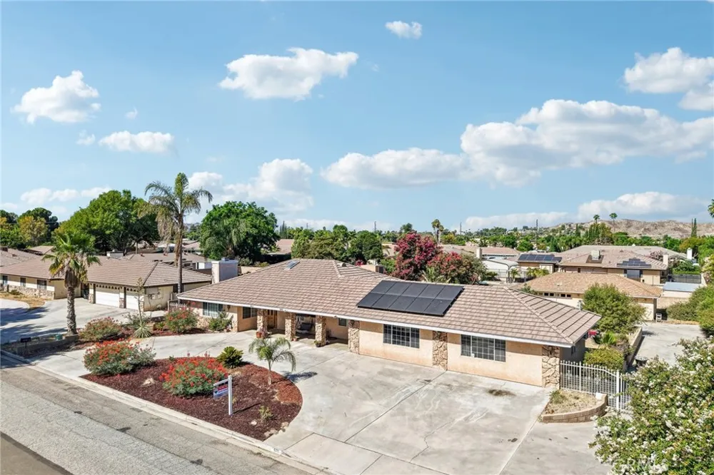 575 Lauresa Hemet, CA 92544