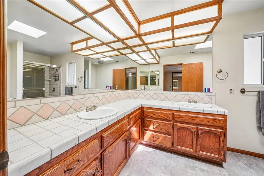 575 Lauresa Hemet, CA 92544