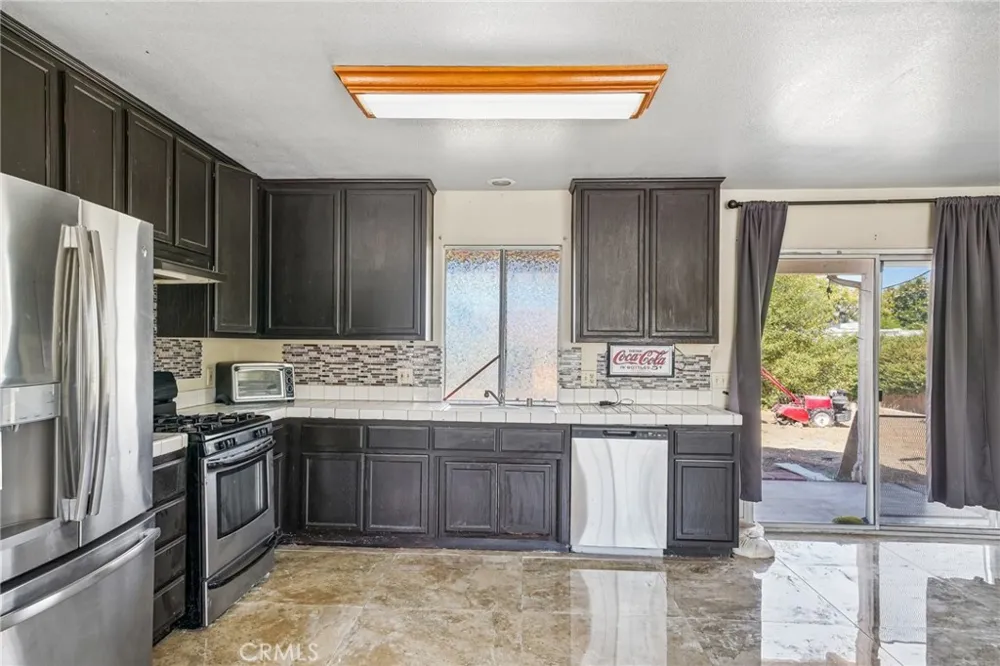 575 Lauresa Hemet, CA 92544