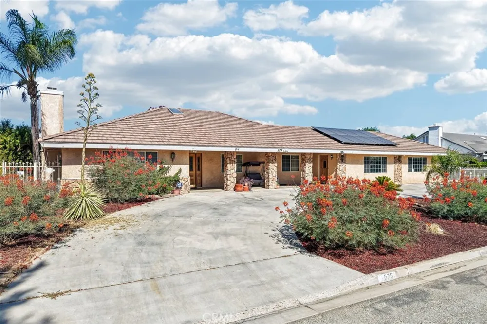 575 Lauresa Hemet, CA 92544