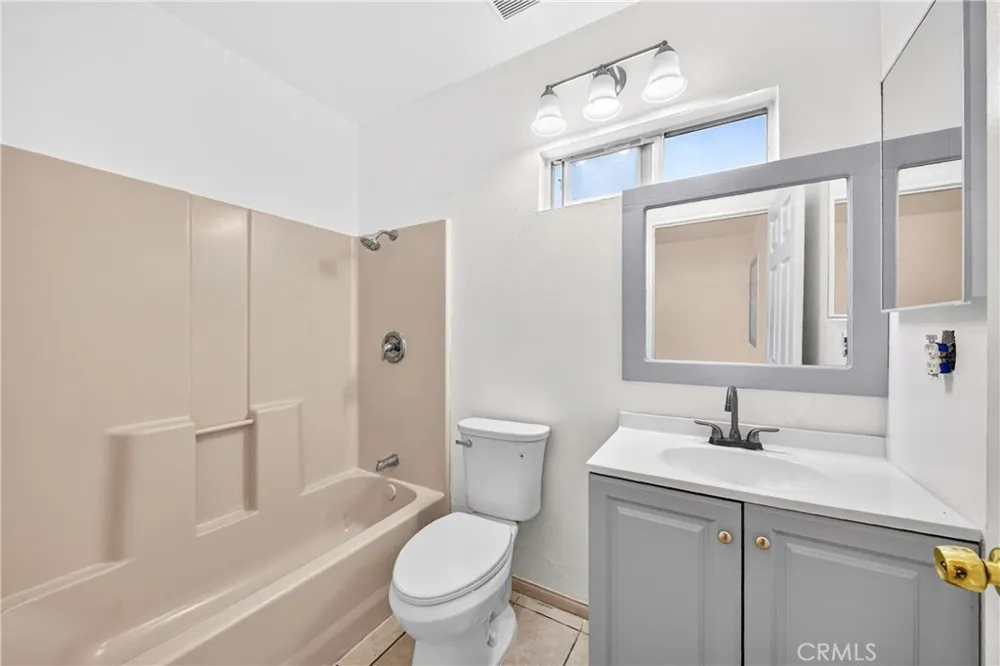 3633 Platt Avenue Lynwood, CA 90262