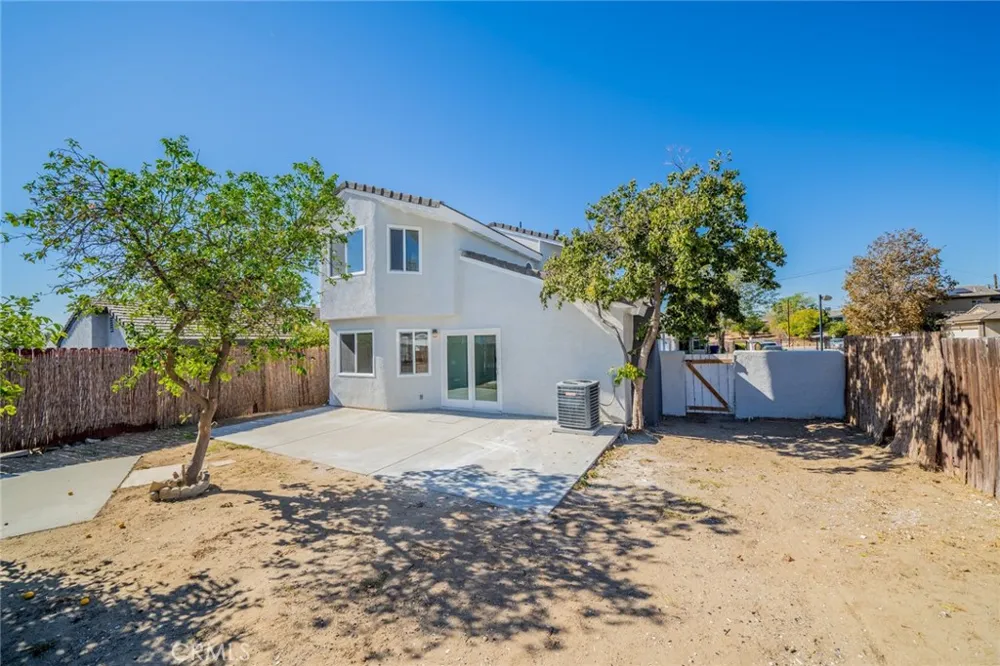 827 S Tamarisk Avenue Rialto, CA 92376