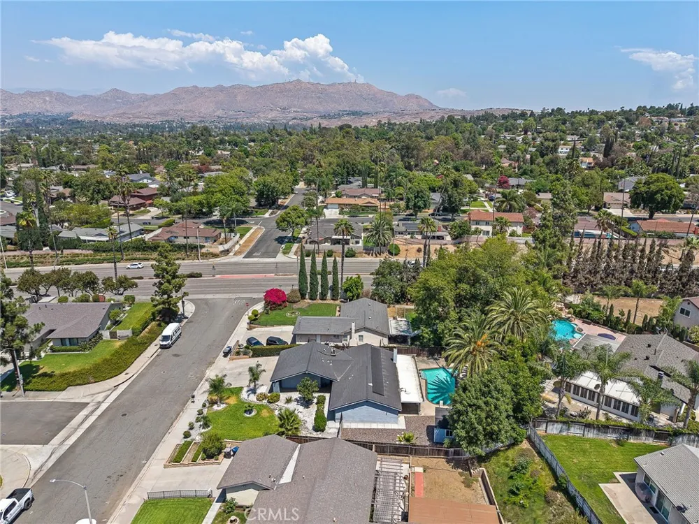 2132 Trafalgar Riverside, CA 92506