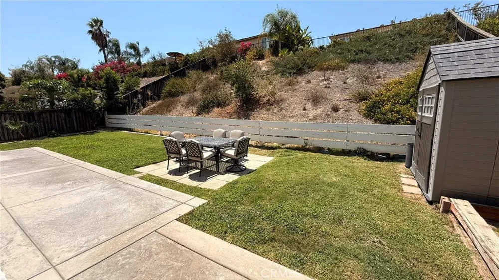 17289 Woodentree Lane Riverside, CA 92503