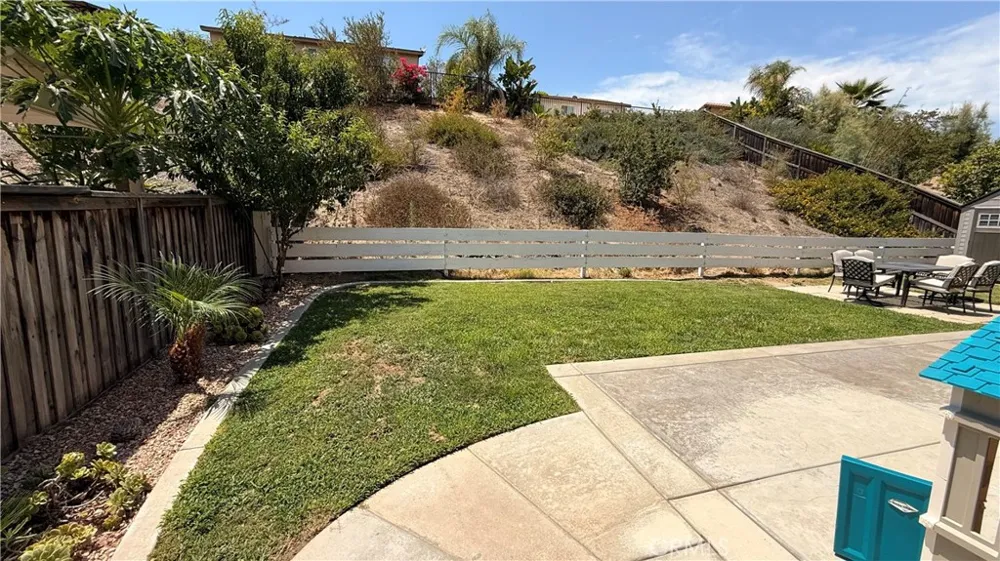 17289 Woodentree Lane Riverside, CA 92503