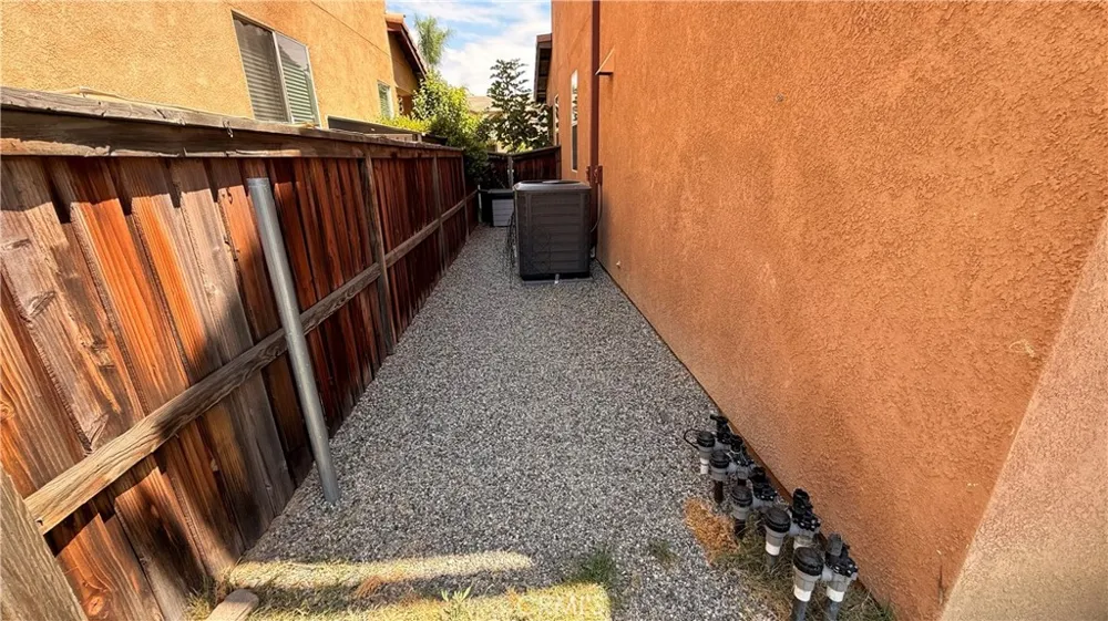 17289 Woodentree Lane Riverside, CA 92503