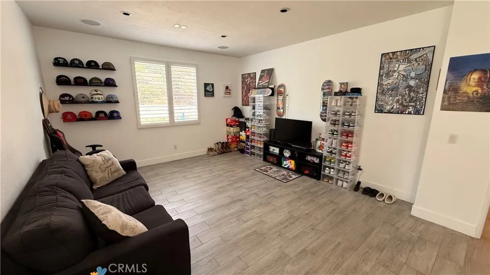 17289 Woodentree Lane Riverside, CA 92503