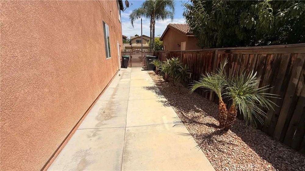 17289 Woodentree Lane Riverside, CA 92503