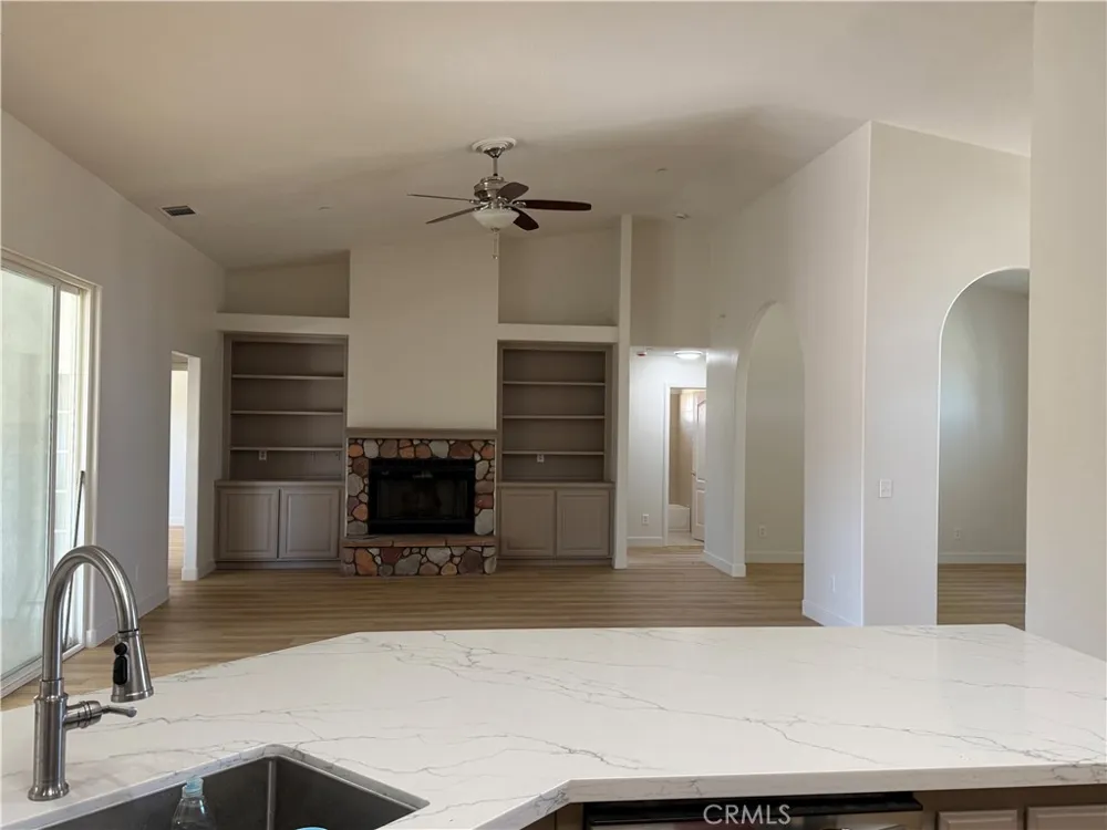 6439 Lime Phelan, CA 92371