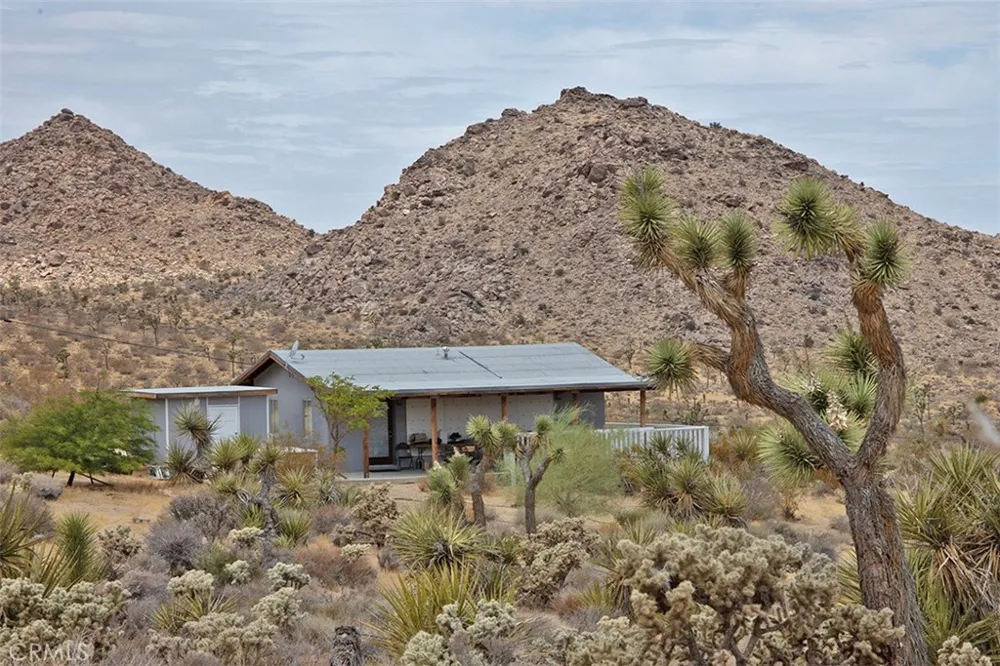 8421 Sunset Road Joshua Tree, CA 92252
