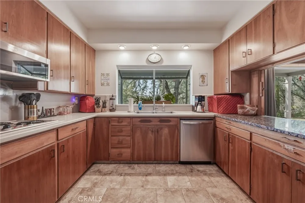 2875 Hill Road Lakeport, CA 95453