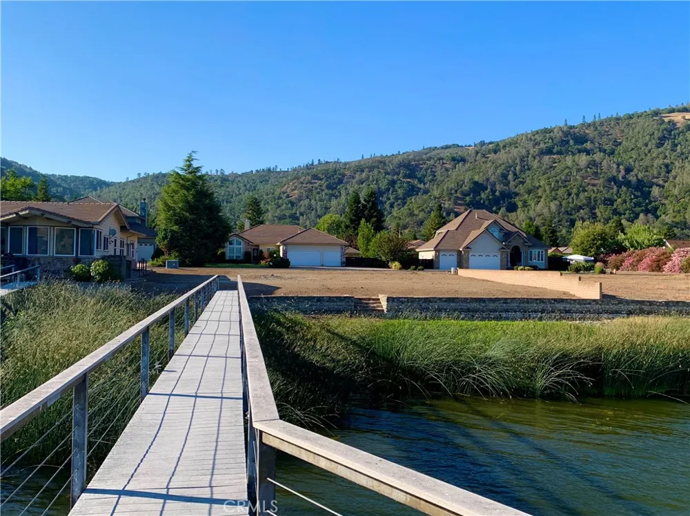 8313 Paradise Lagoon Lucerne, CA 95458