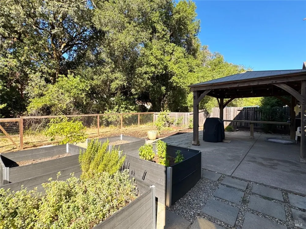 121 Zinfandel Court Cloverdale, CA 95425