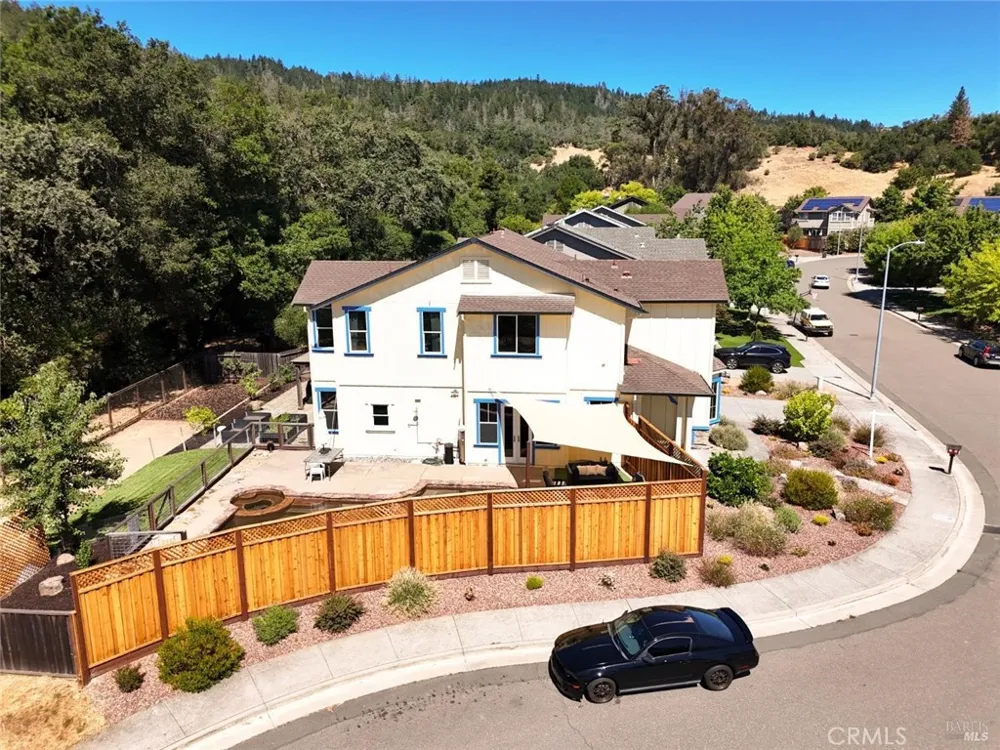 121 Zinfandel Court Cloverdale, CA 95425