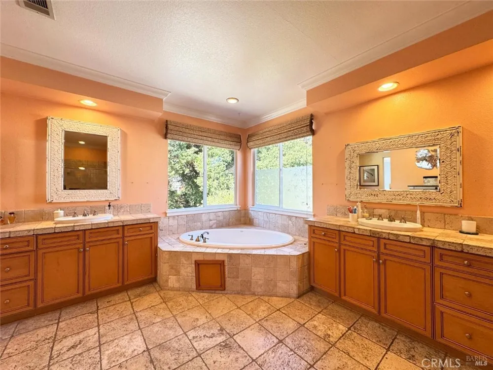 121 Zinfandel Court Cloverdale, CA 95425