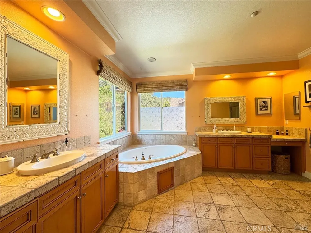 121 Zinfandel Court Cloverdale, CA 95425