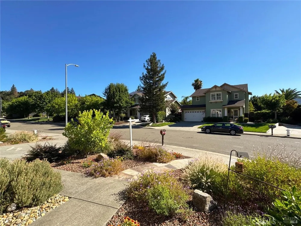 121 Zinfandel Court Cloverdale, CA 95425