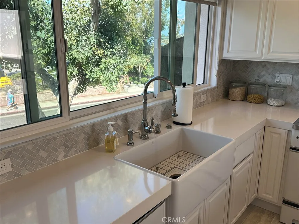 577 Ramona #B Laguna Beach, CA 92651