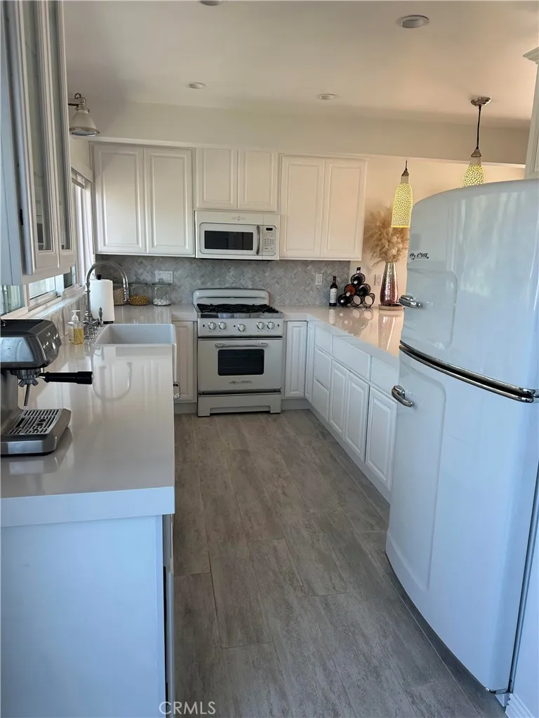 577 Ramona #B Laguna Beach, CA 92651