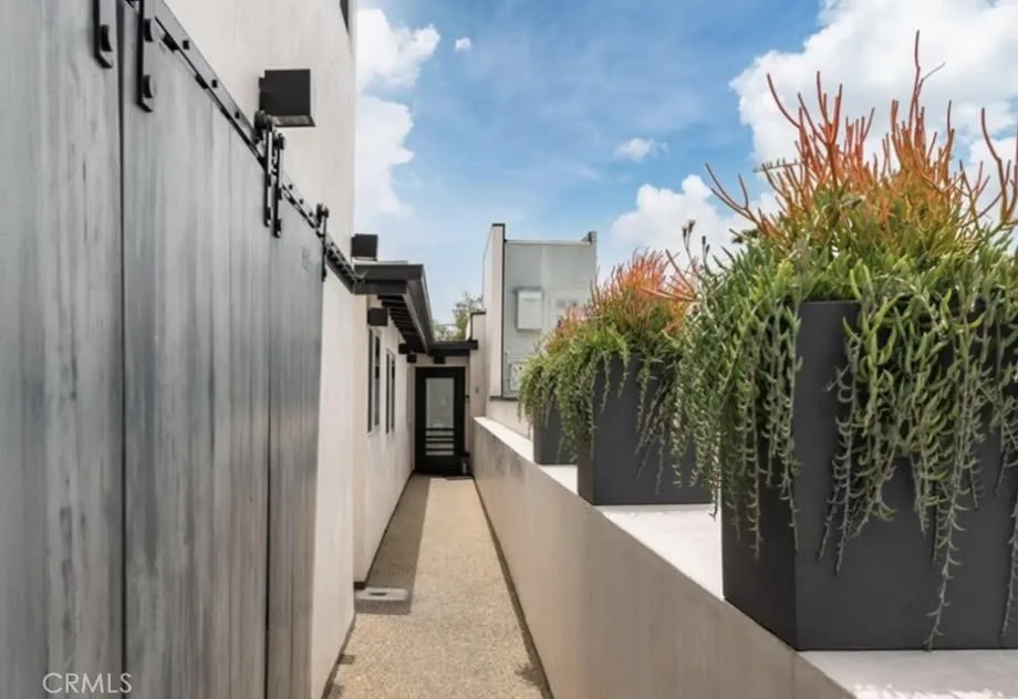 577 Ramona #B Laguna Beach, CA 92651