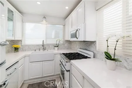 577 Ramona #B Laguna Beach, CA 92651
