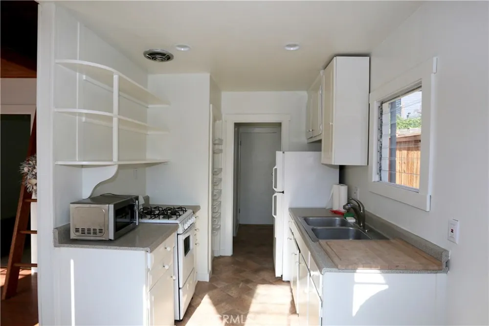426 Aster Street #B back Laguna Beach, CA 92651