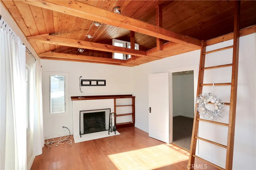 426 Aster Street #B back Laguna Beach, CA 92651