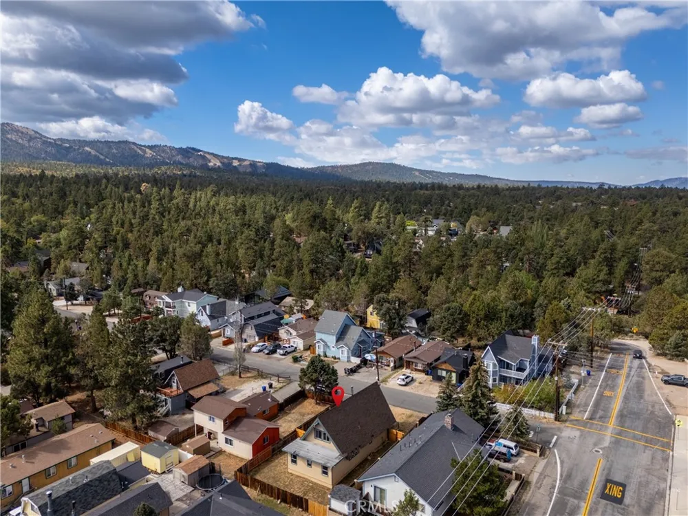 115 Sunset Sugarloaf, CA 92386