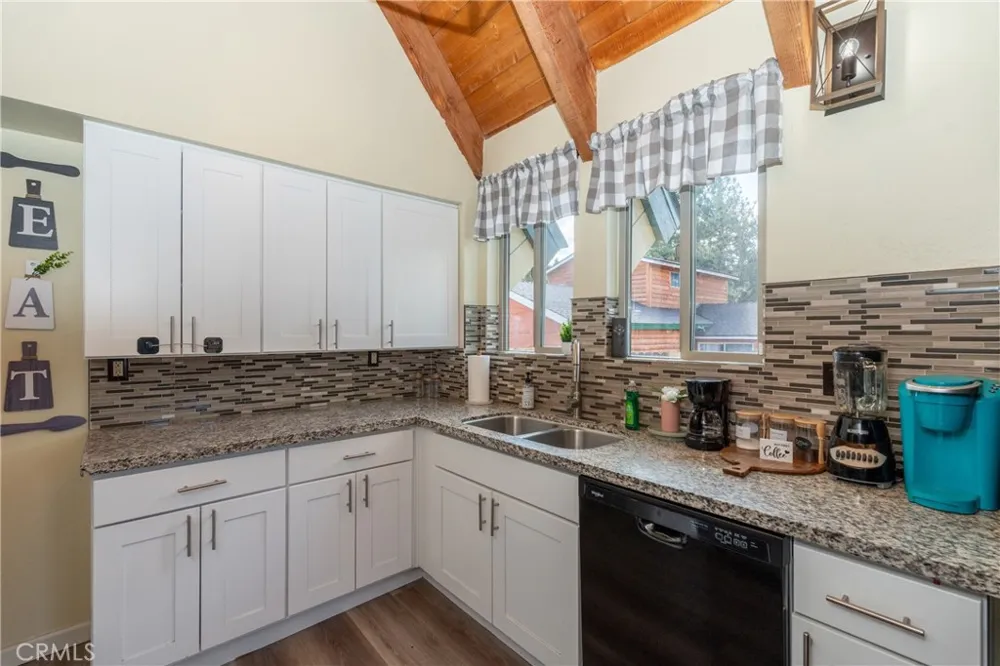115 Sunset Sugarloaf, CA 92386