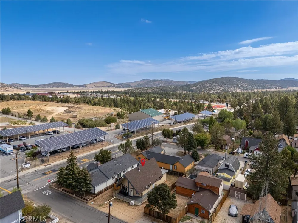 115 Sunset Sugarloaf, CA 92386