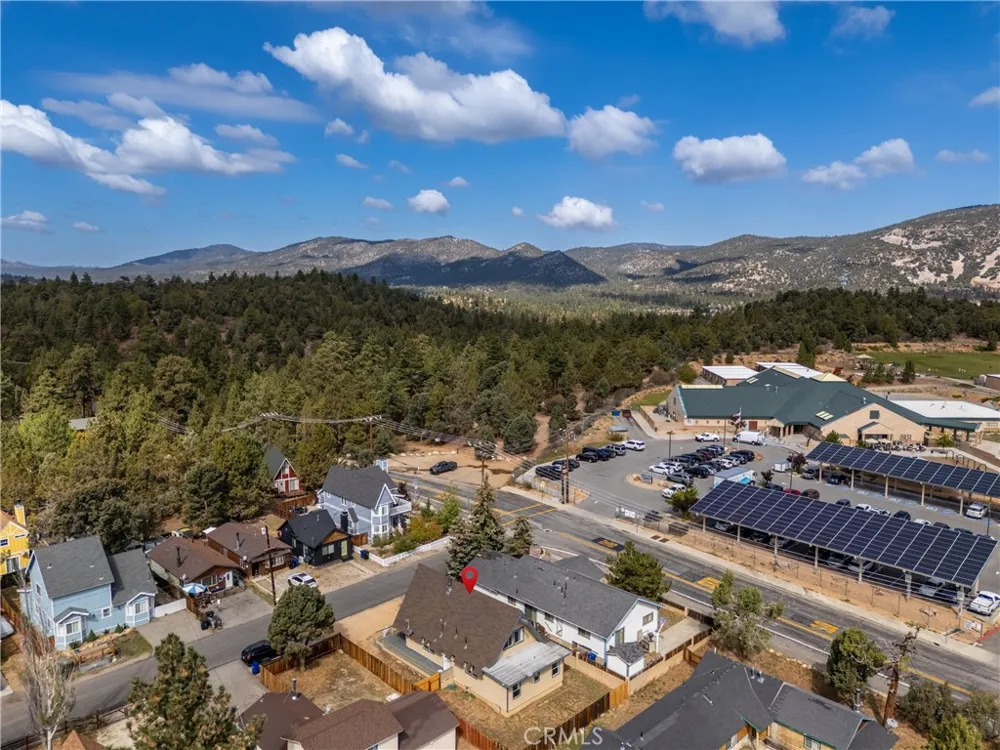 115 Sunset Sugarloaf, CA 92386