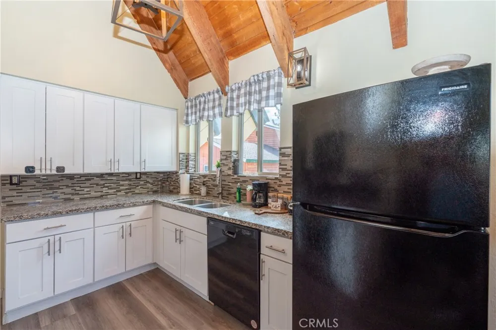 115 Sunset Sugarloaf, CA 92386