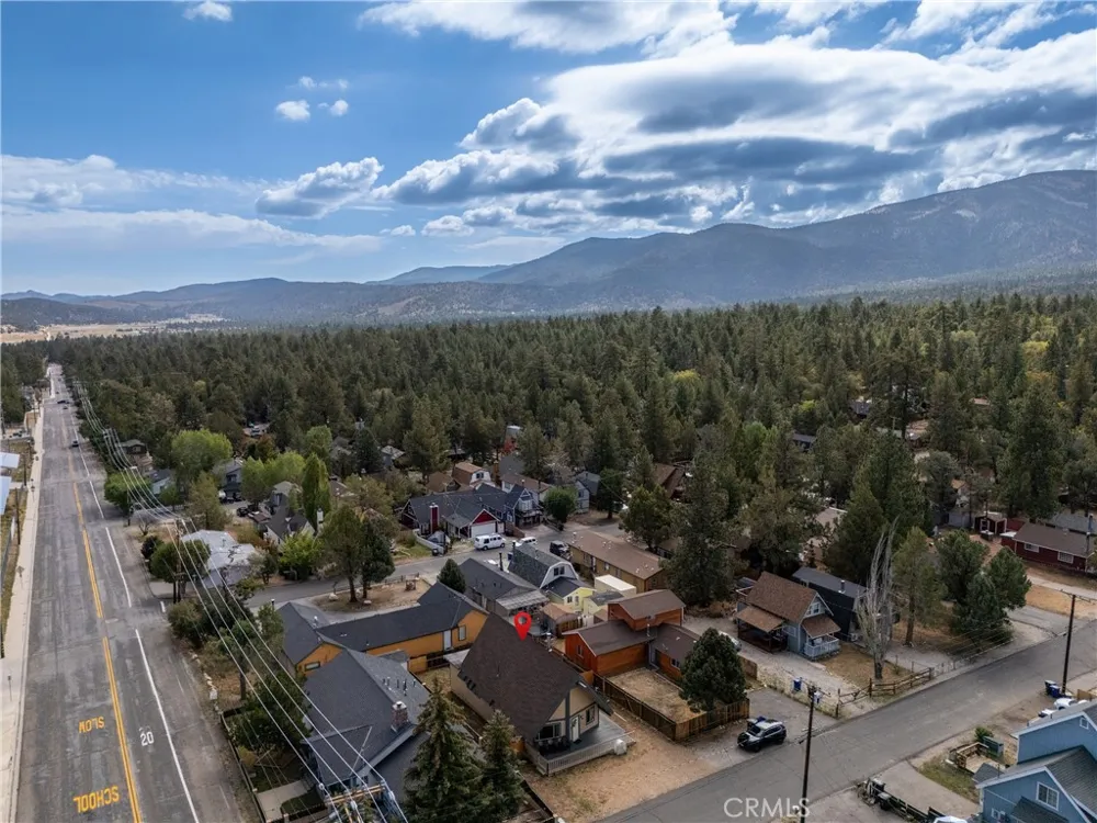 115 Sunset Sugarloaf, CA 92386