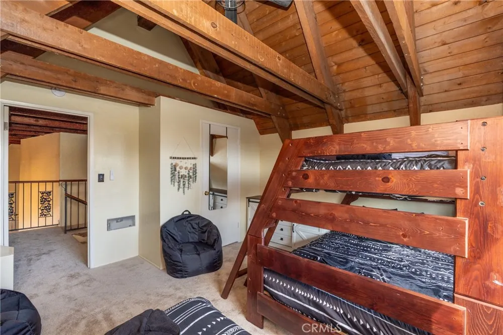 115 Sunset Sugarloaf, CA 92386