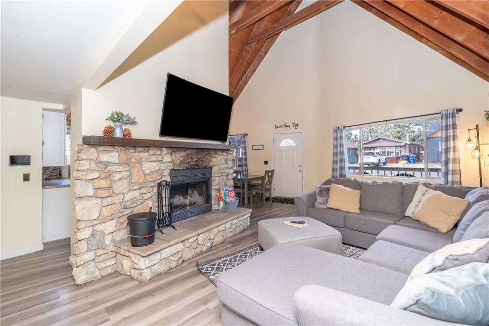115 Sunset Sugarloaf, CA 92386