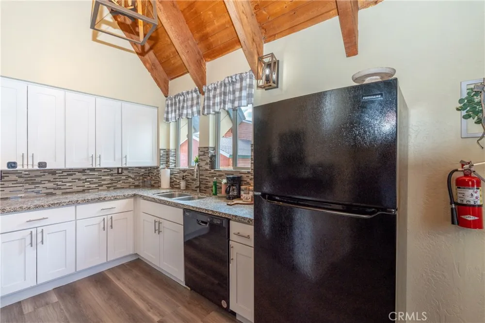 115 Sunset Sugarloaf, CA 92386