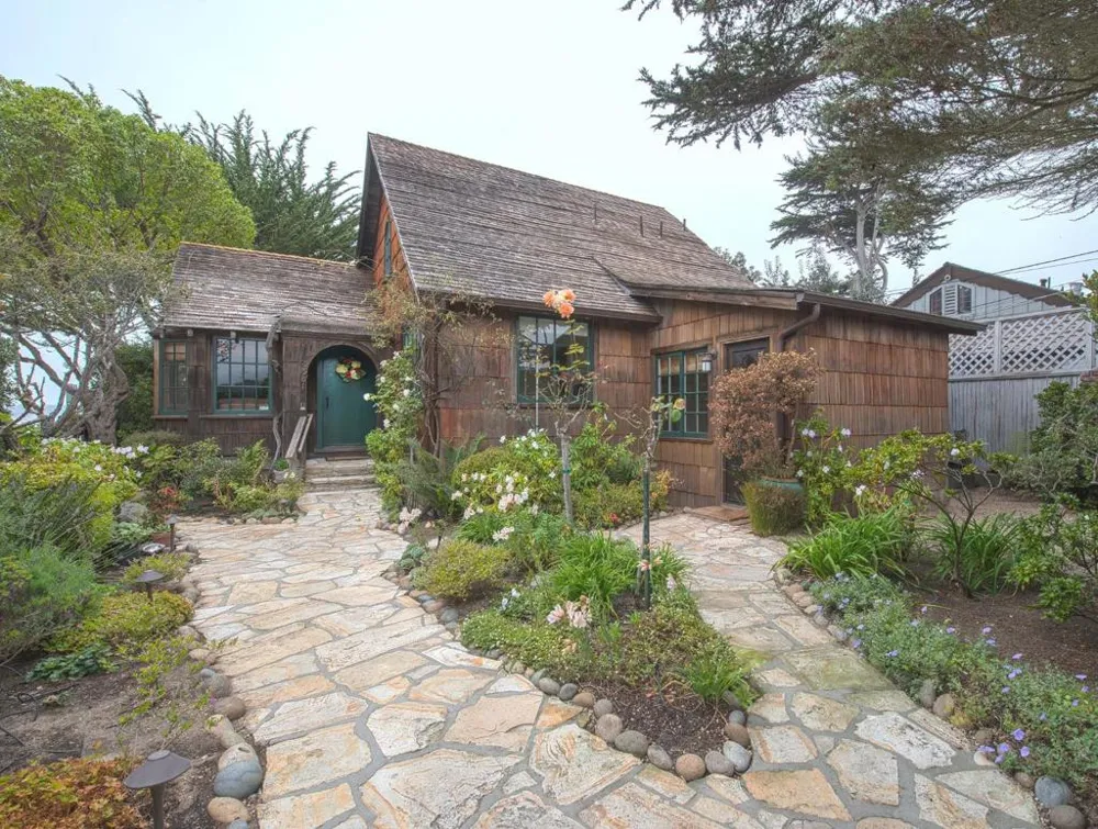 2381 San Antonio Avenue Carmel, CA 93923