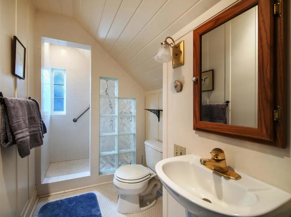 2381 San Antonio Avenue Carmel, CA 93923