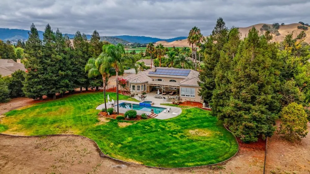 10746 Green Valley Drive Gilroy, CA 95020