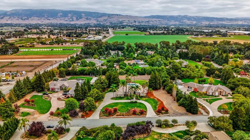 10746 Green Valley Drive Gilroy, CA 95020