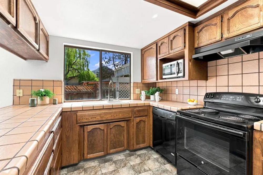 156 W Dunne Avenue Morgan Hill, CA 95037