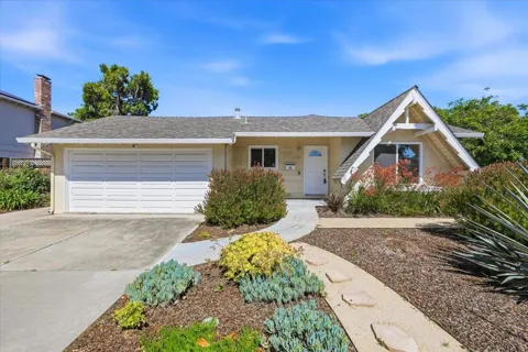 2992 Vivian Lane