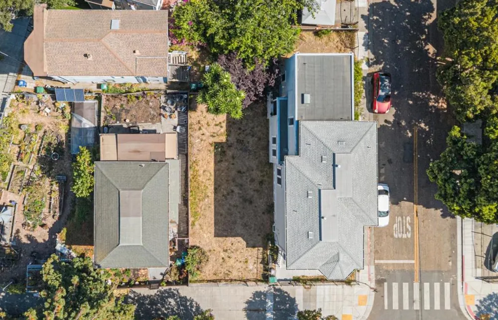 1556 8th Street Oakland, CA 94607